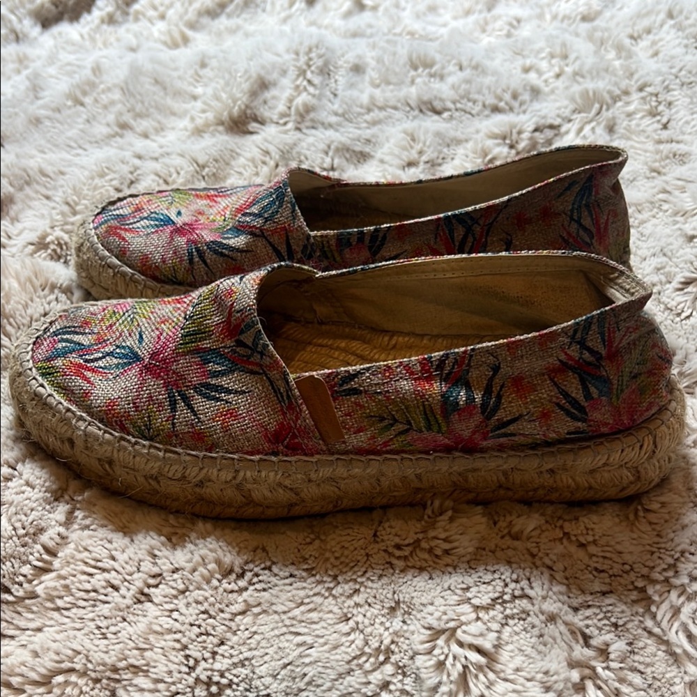 La Maison de L’espadrille Women’s Floral Flats